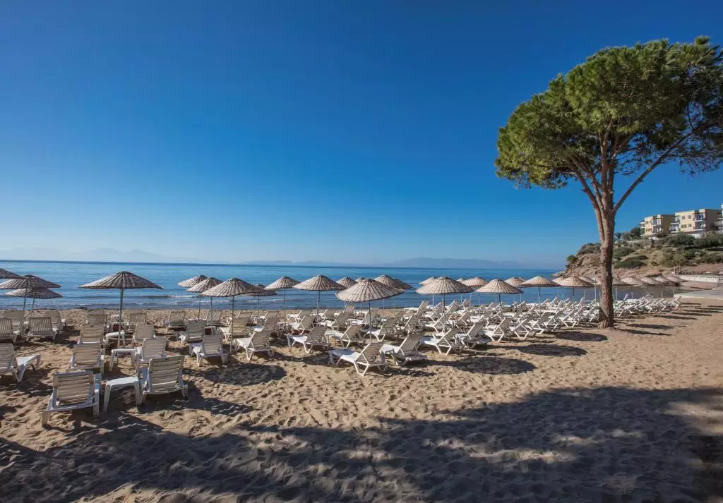 ساحل Aria Claros Baech And Spa Resort